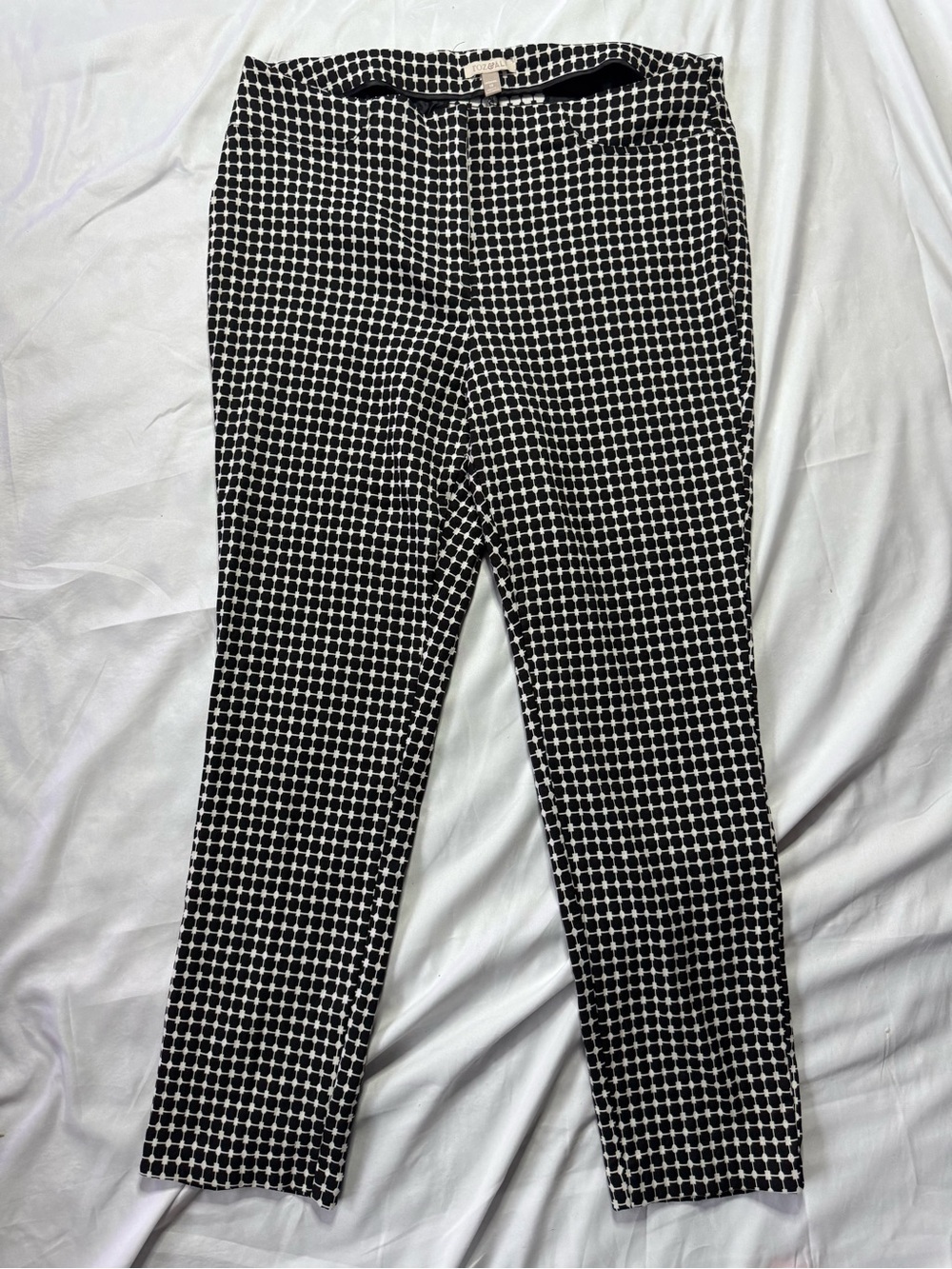 Roz & Ali Black and White Geo Dot Cropped Pants